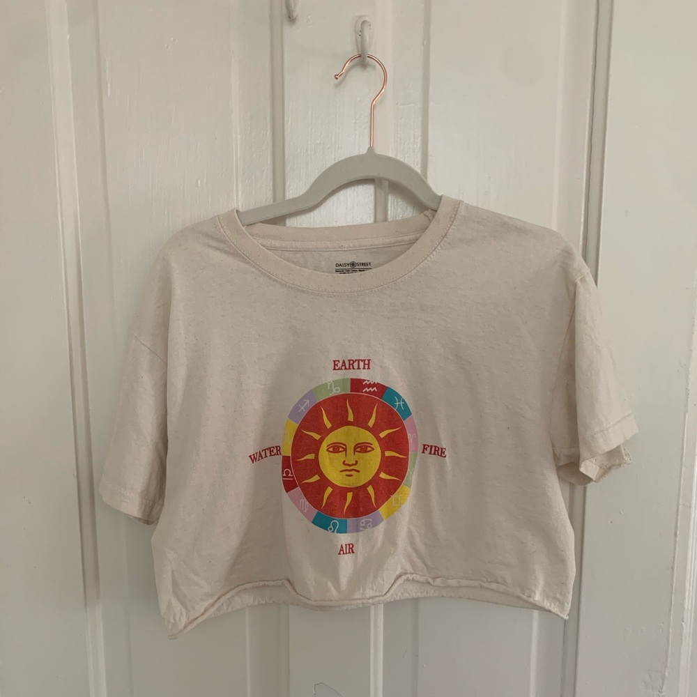 Daisy Street Sun Graphic Crop Top